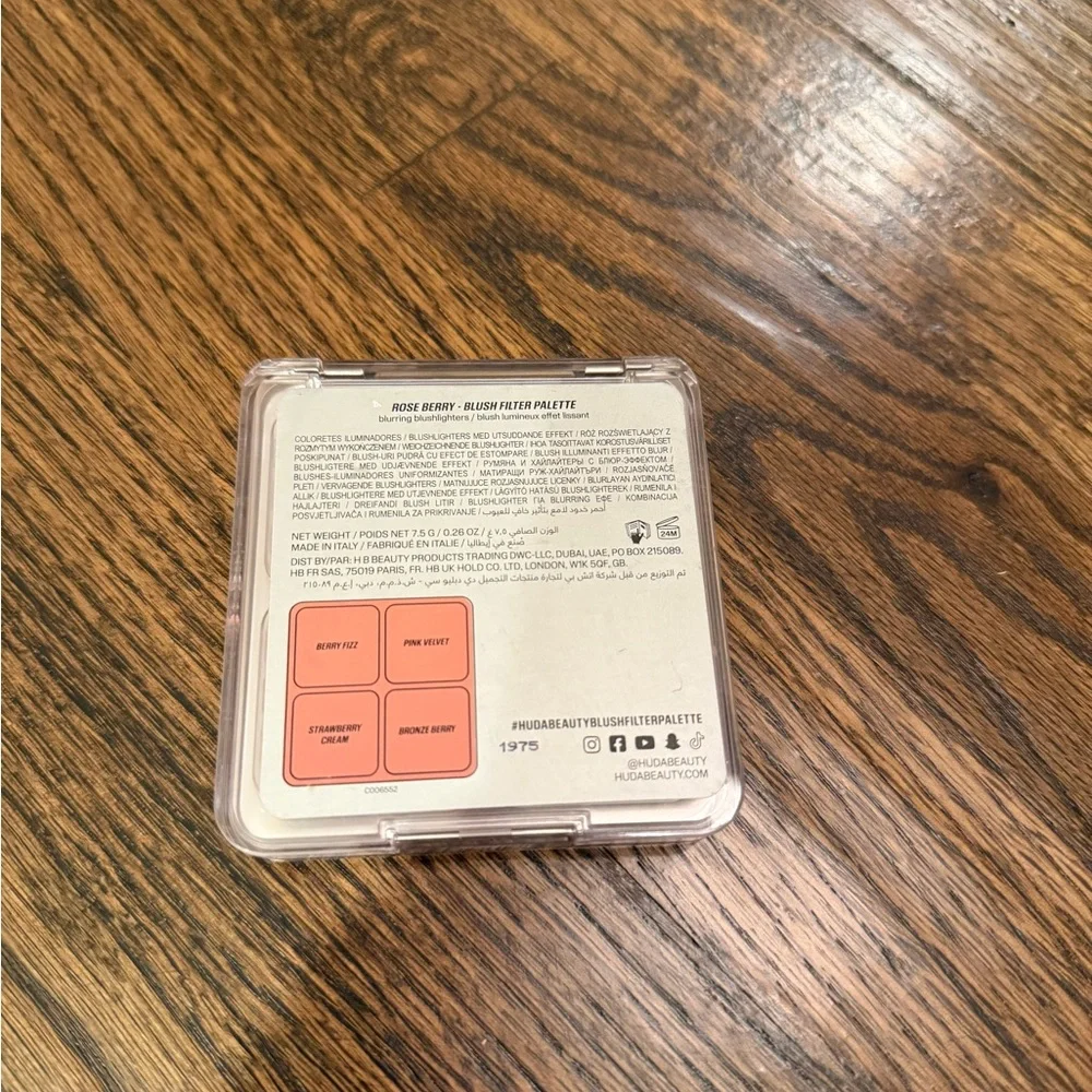 HUDA BEAUTY Blush Filter Blurring Blushlighters Palette-Rose Berry
